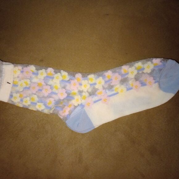 🆕🧦Free People Mesh Floral Socks - Picture 1 of 3